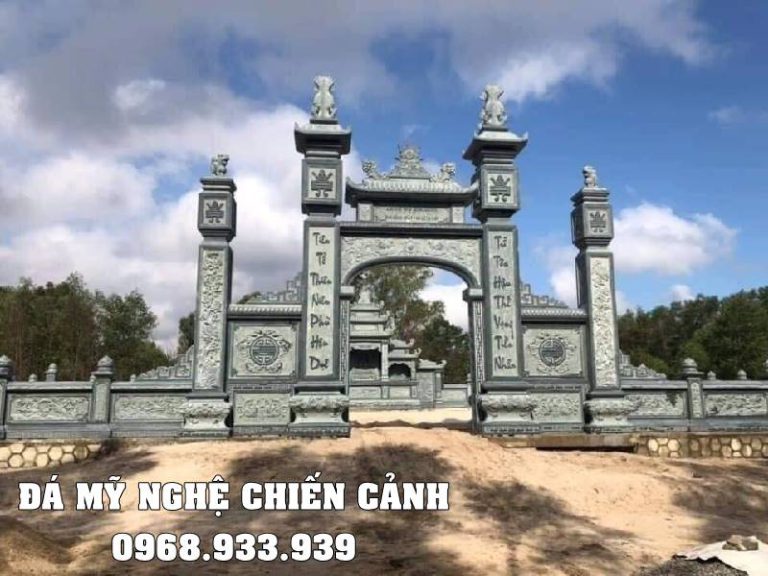 Cong da tam quan vao khu Lang mo da